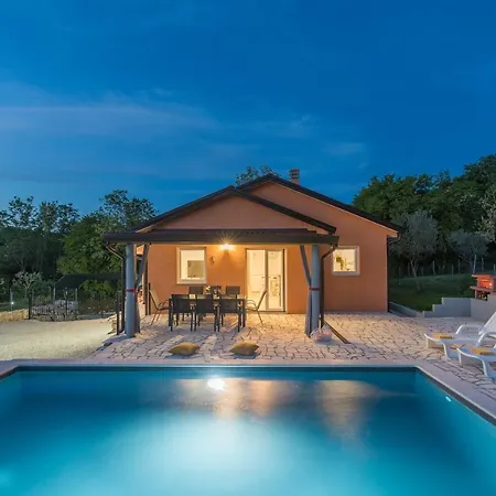 Pendolina ヴィラ *