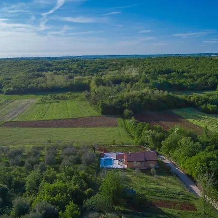 ヴィラ Pendolina ブイェ